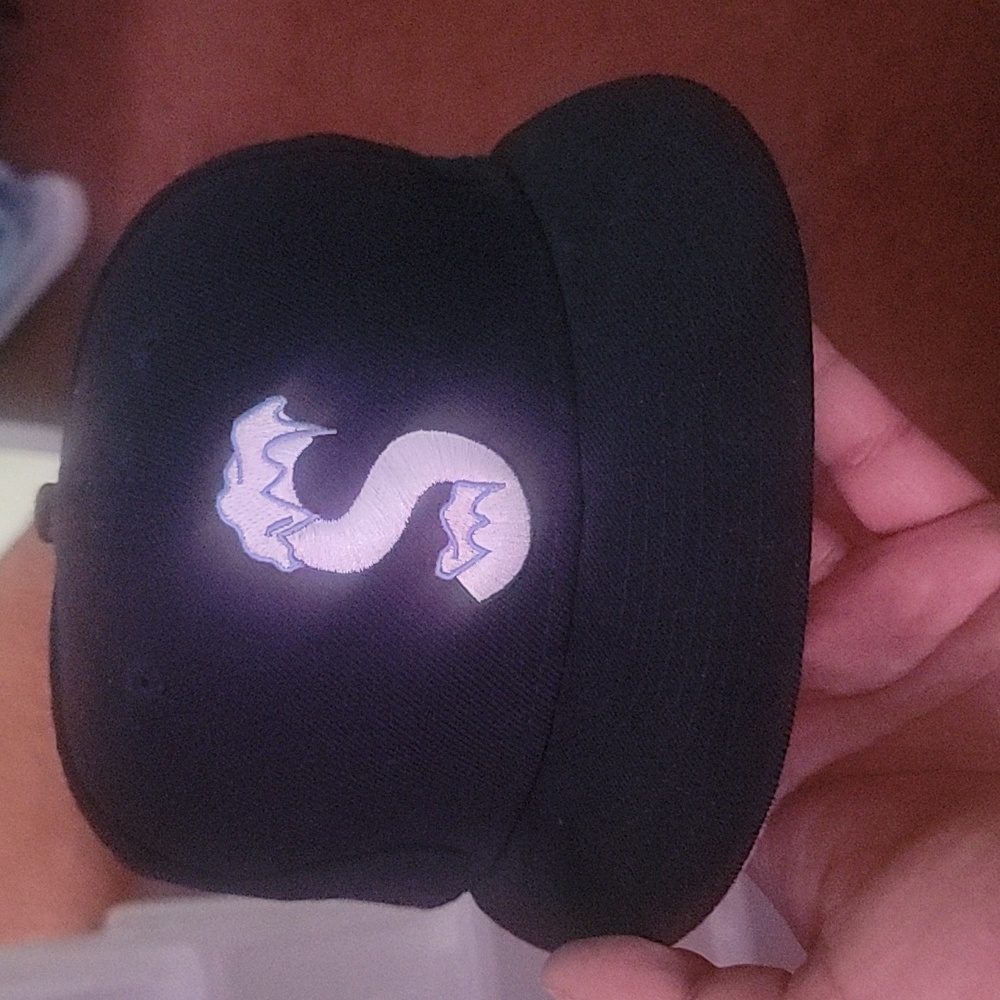 New era s logo supreme fitted